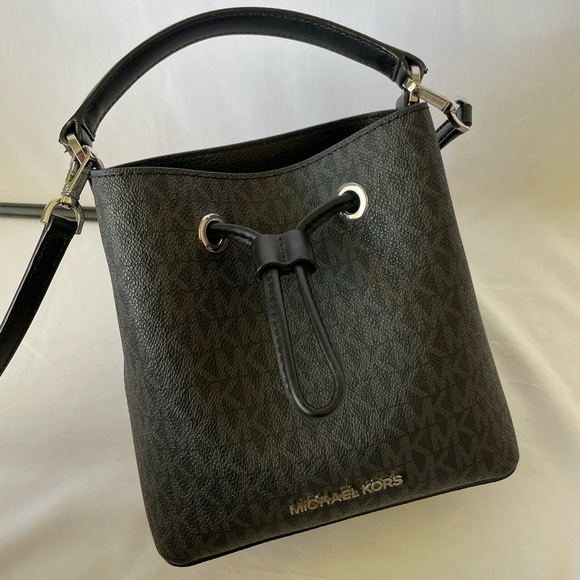 Michael Kors Bucket Purse - Picture 1 of 6